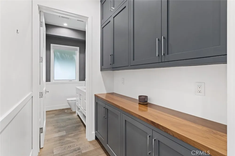 4435 Stansbury Sherman Oaks, CA 91423