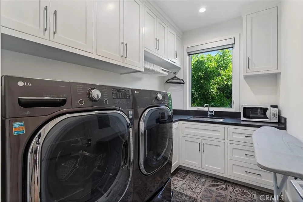 4435 Stansbury Sherman Oaks, CA 91423