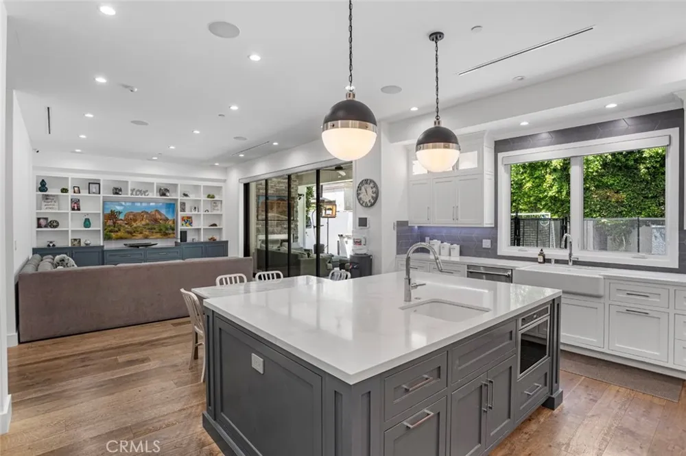4435 Stansbury Sherman Oaks, CA 91423