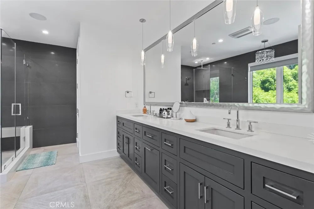 4435 Stansbury Sherman Oaks, CA 91423