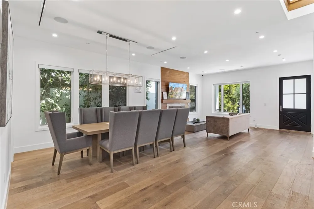4435 Stansbury Sherman Oaks, CA 91423