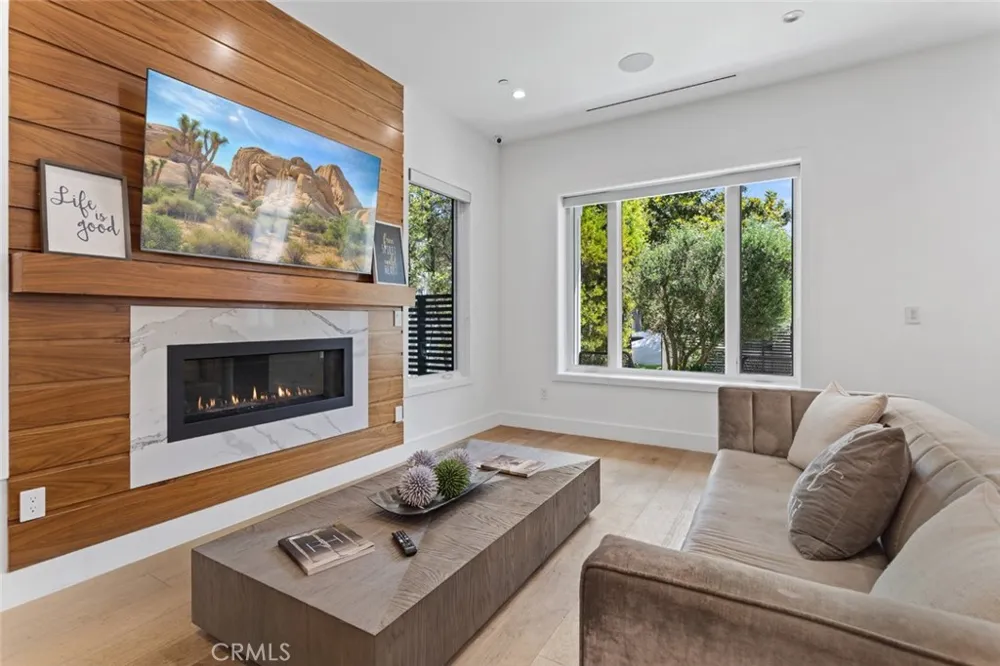 4435 Stansbury Sherman Oaks, CA 91423