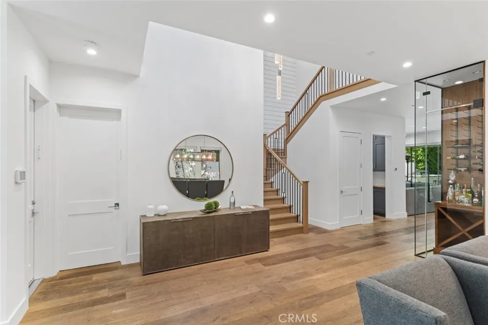 4435 Stansbury Sherman Oaks, CA 91423