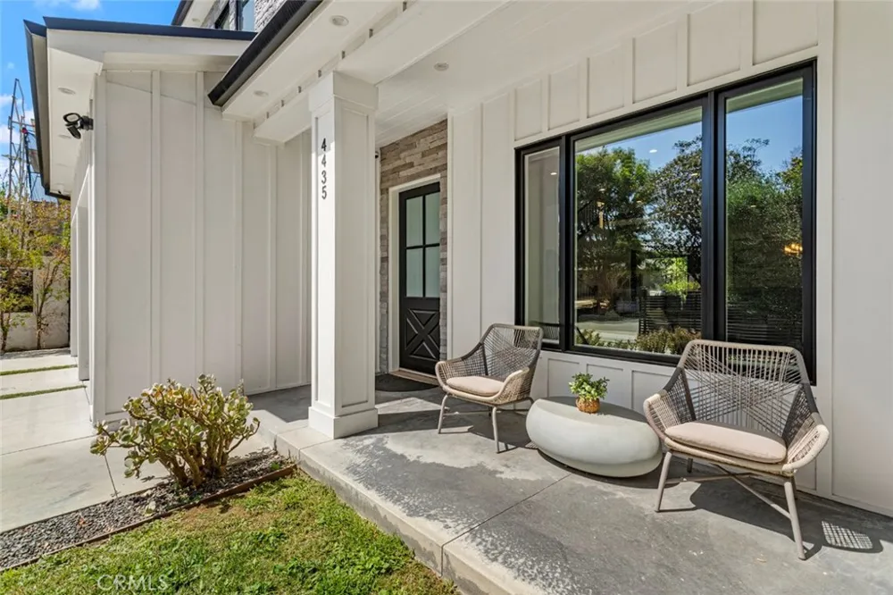 4435 Stansbury Sherman Oaks, CA 91423