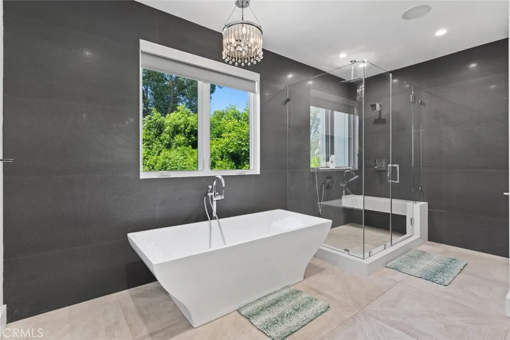 4435 Stansbury Sherman Oaks, CA 91423