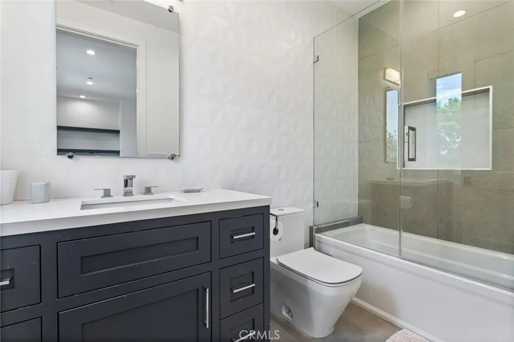 4435 Stansbury Sherman Oaks, CA 91423