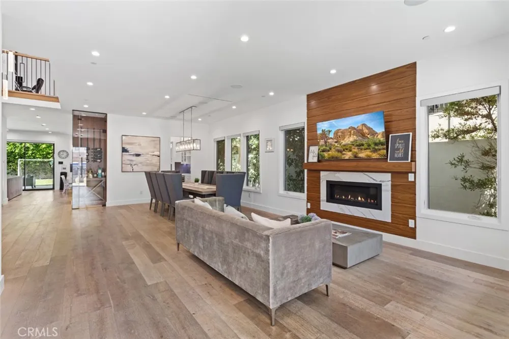 4435 Stansbury Sherman Oaks, CA 91423