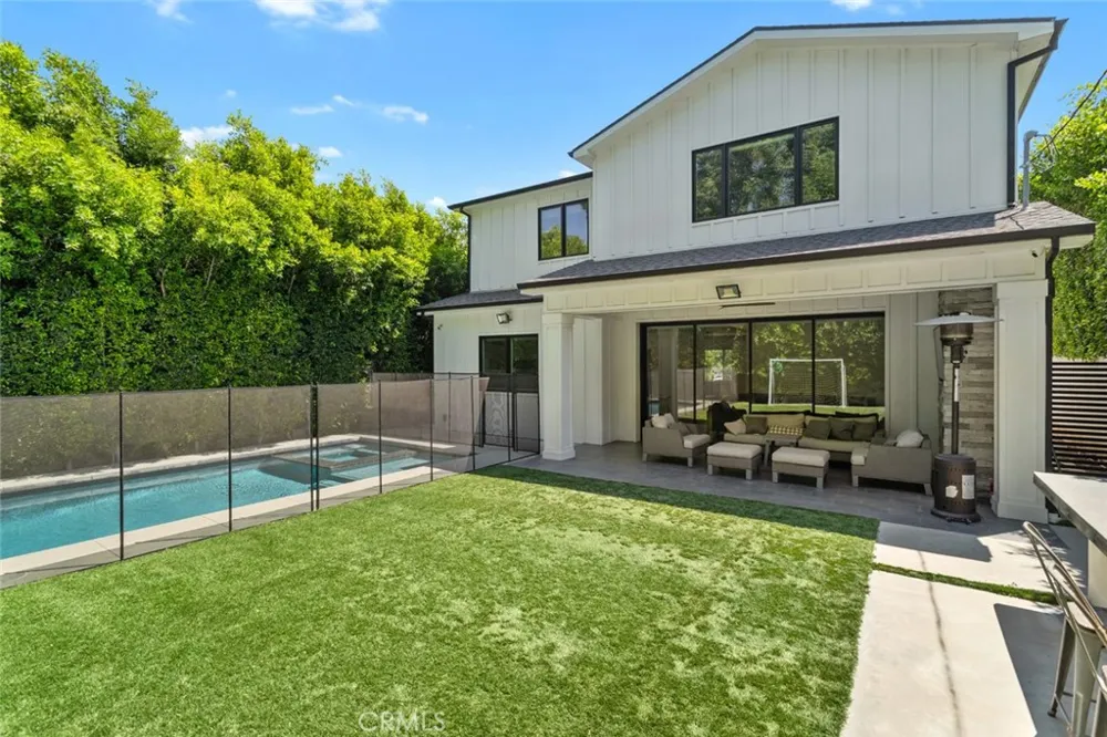 4435 Stansbury Sherman Oaks, CA 91423