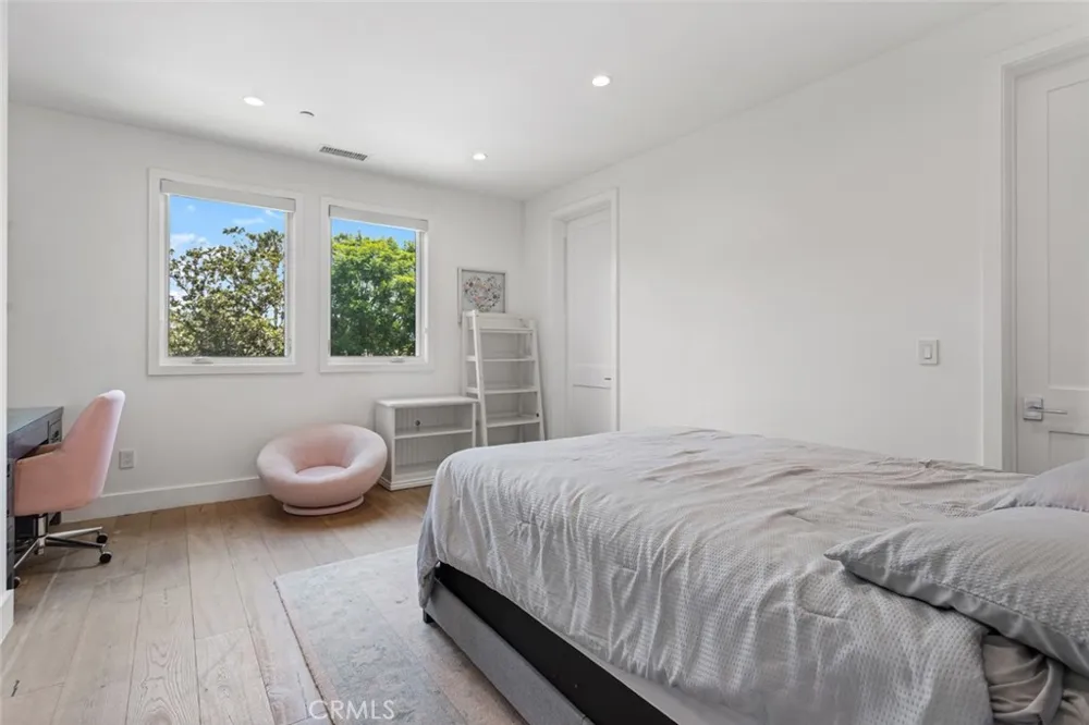 4435 Stansbury Sherman Oaks, CA 91423