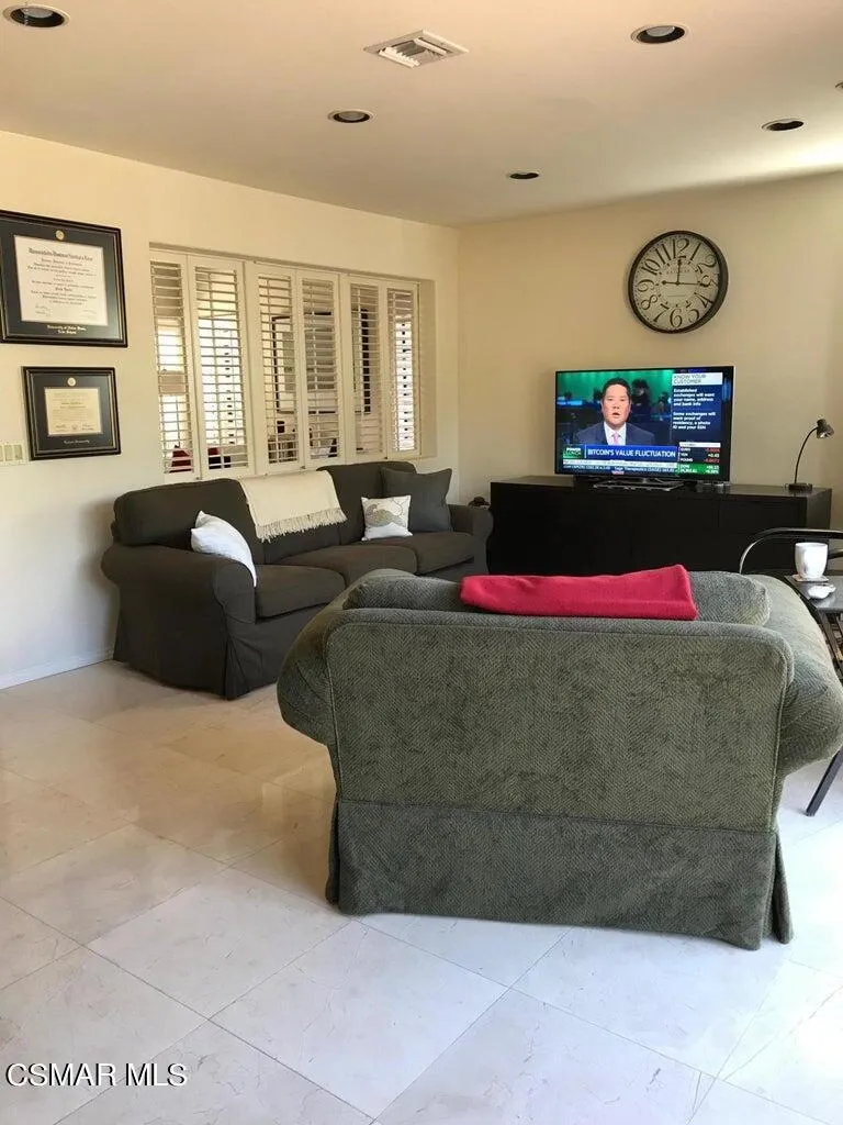 509 Messina Place Oak Park, CA 91377