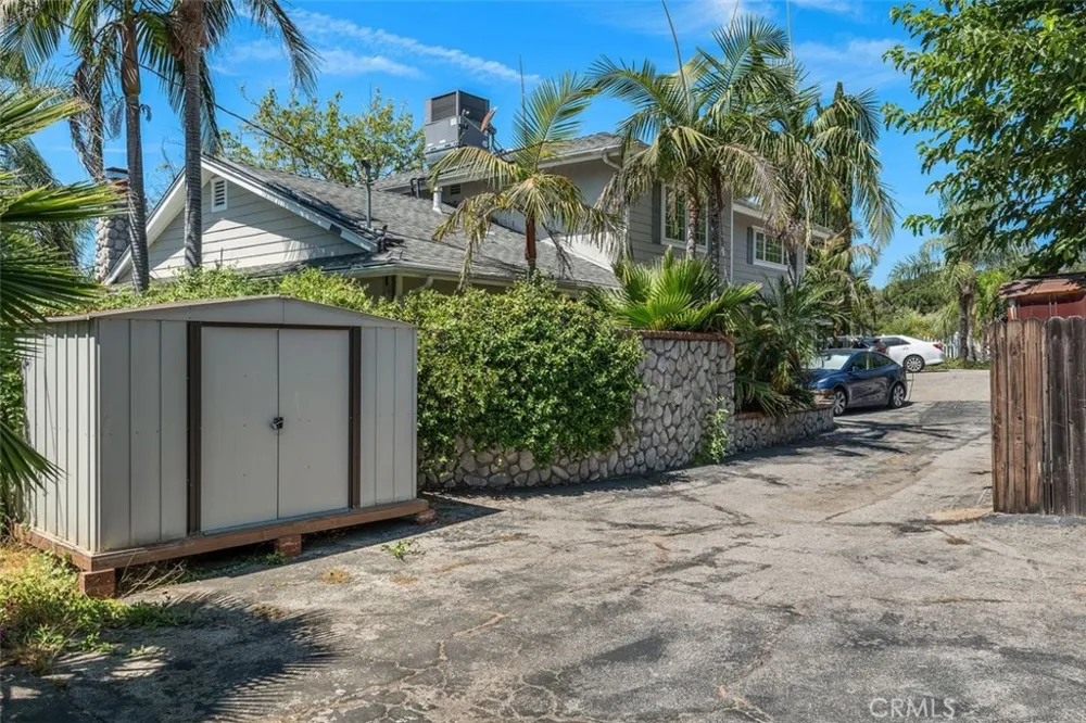 3136 Frances Avenue La Crescenta, CA 91214