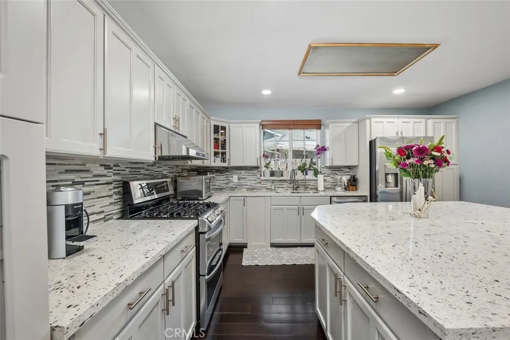 3136 Frances Avenue La Crescenta, CA 91214