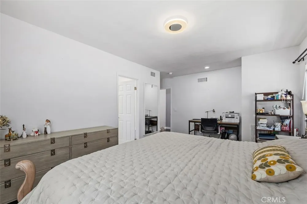 3136 Frances Avenue La Crescenta, CA 91214
