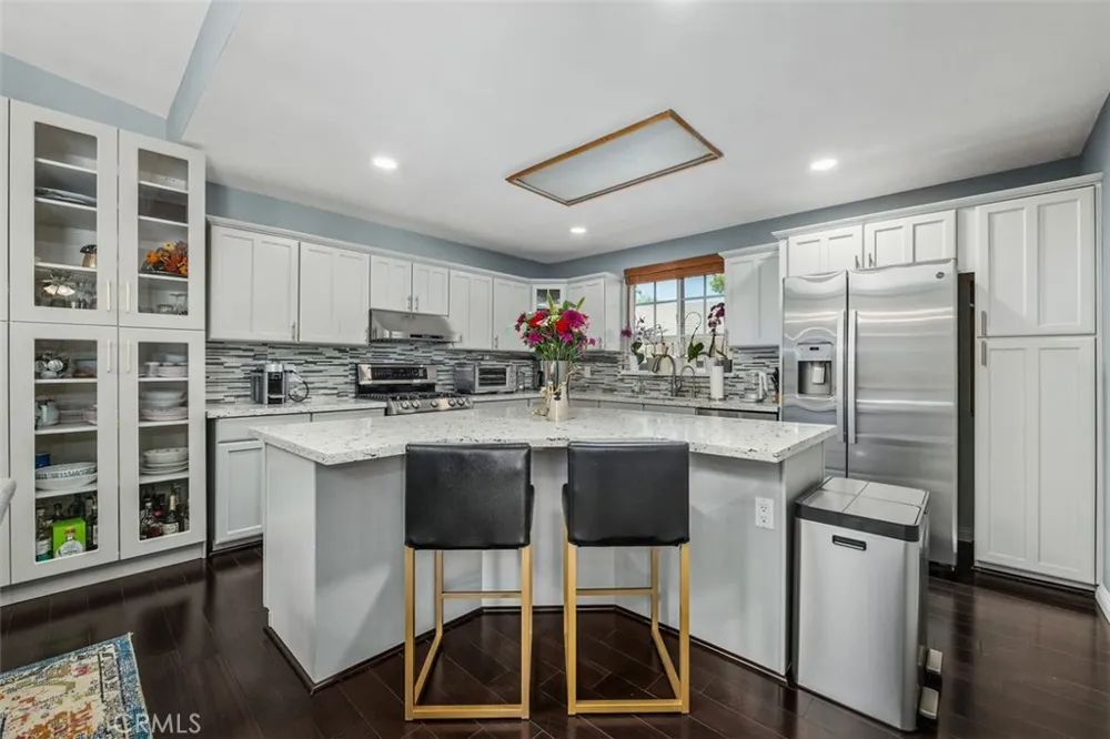 3136 Frances Avenue La Crescenta, CA 91214