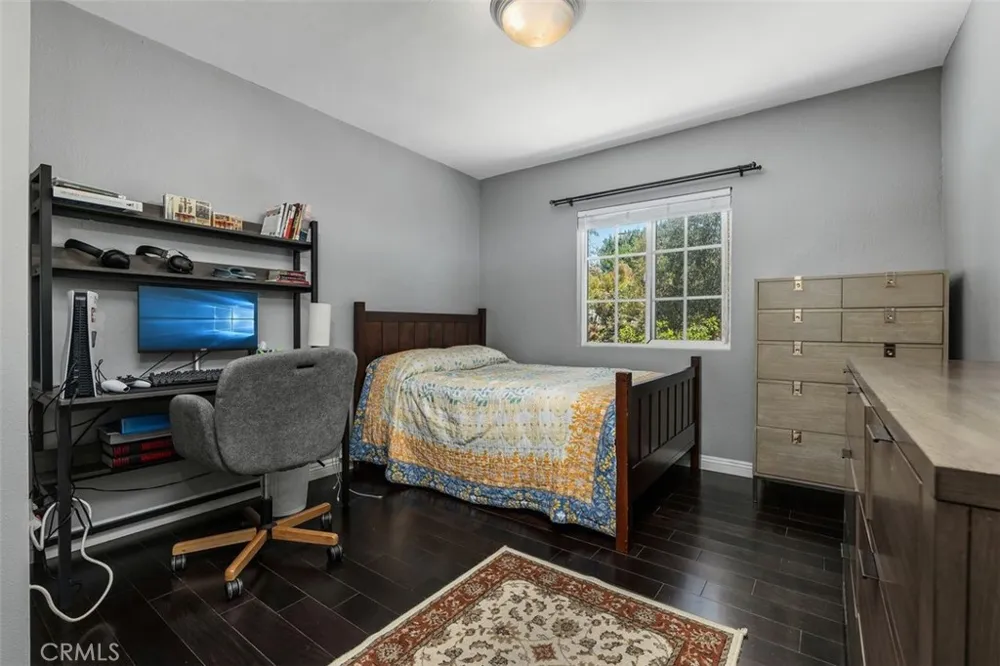 3136 Frances Avenue La Crescenta, CA 91214