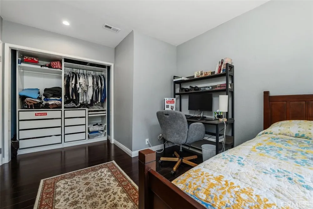 3136 Frances Avenue La Crescenta, CA 91214