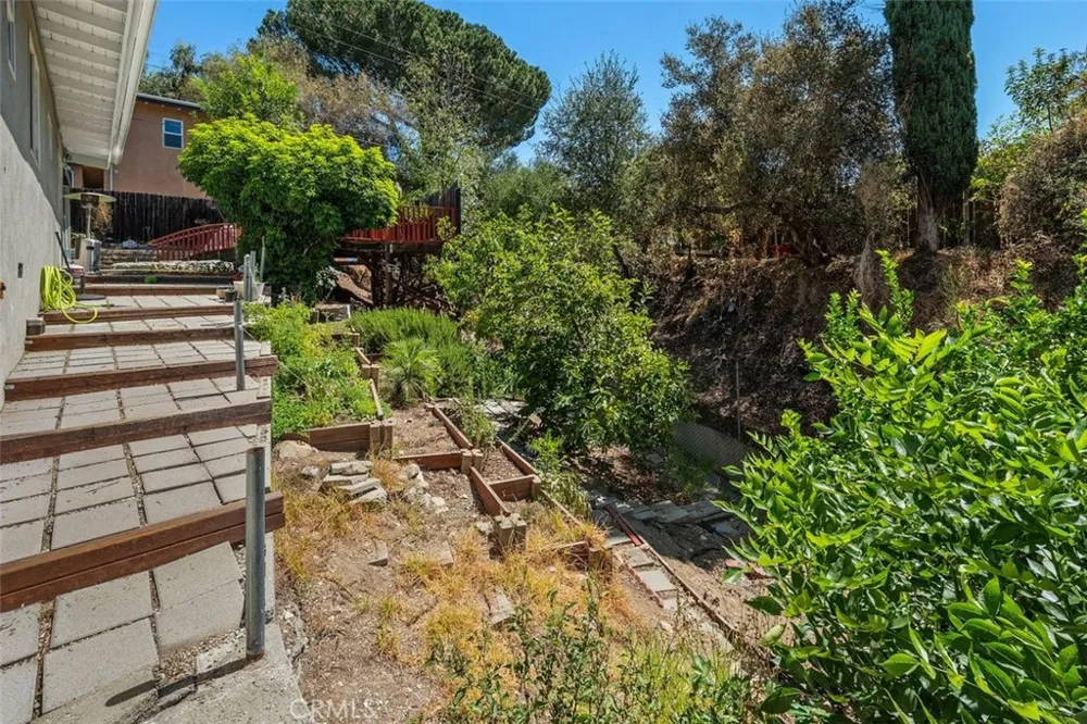 3136 Frances Avenue La Crescenta, CA 91214