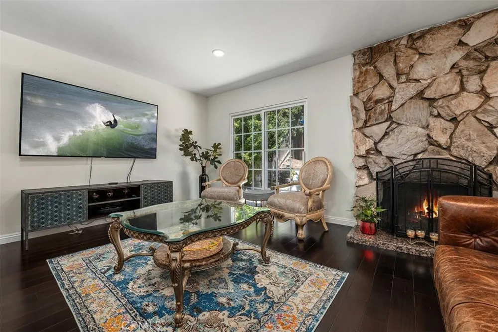 3136 Frances Avenue La Crescenta, CA 91214