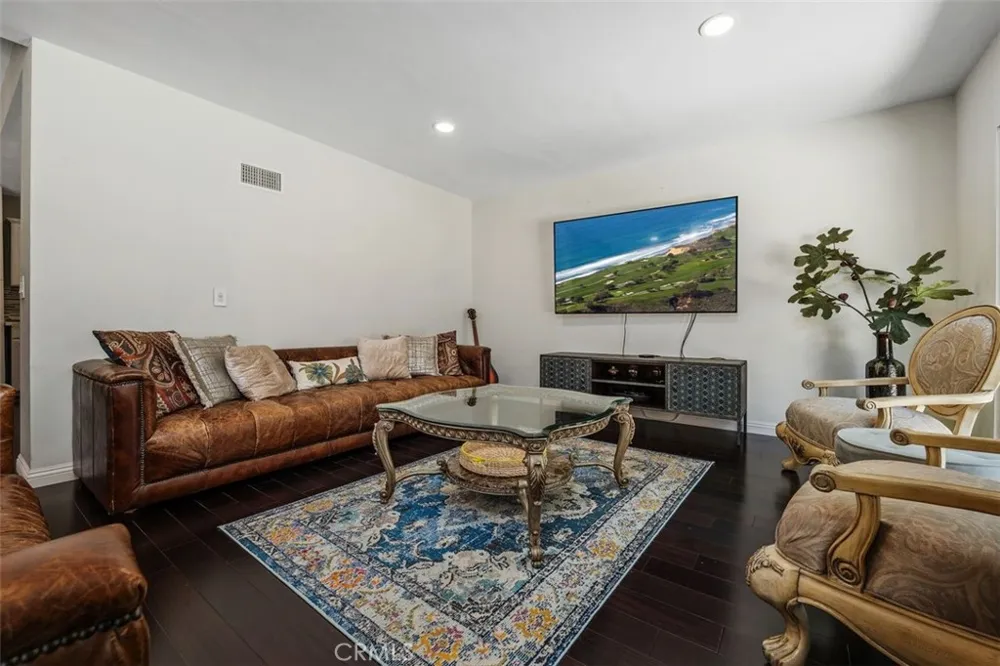 3136 Frances Avenue La Crescenta, CA 91214