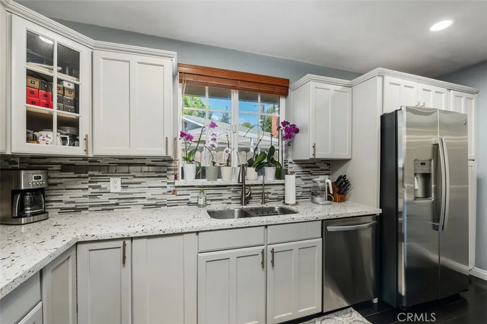 3136 Frances Avenue La Crescenta, CA 91214