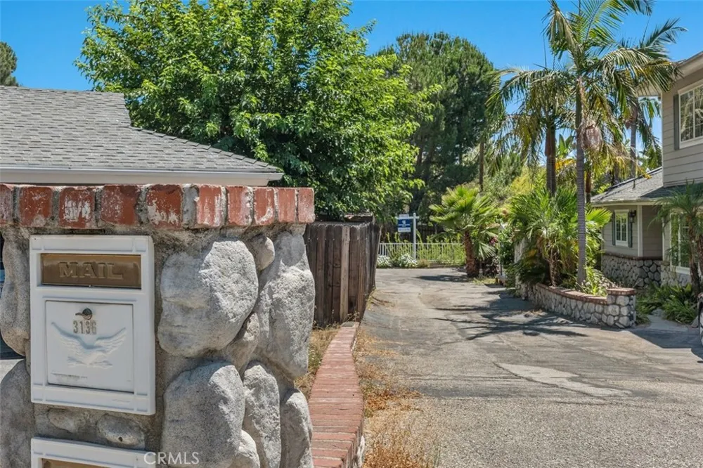 3136 Frances Avenue La Crescenta, CA 91214