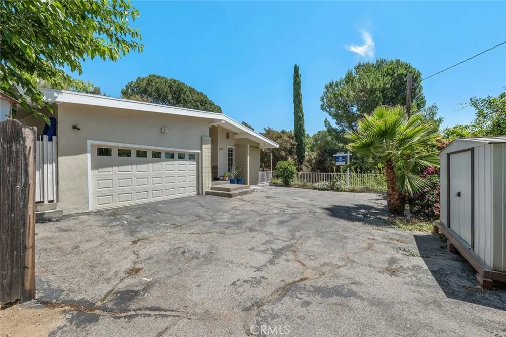 3136 Frances Avenue La Crescenta, CA 91214