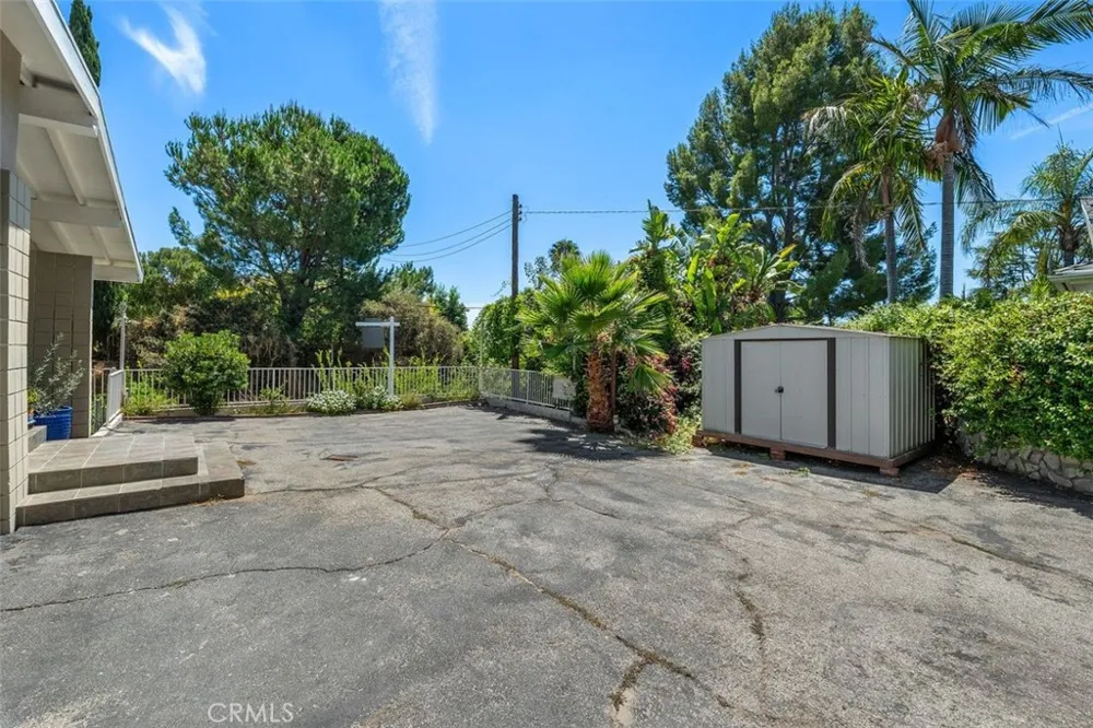 3136 Frances Avenue La Crescenta, CA 91214