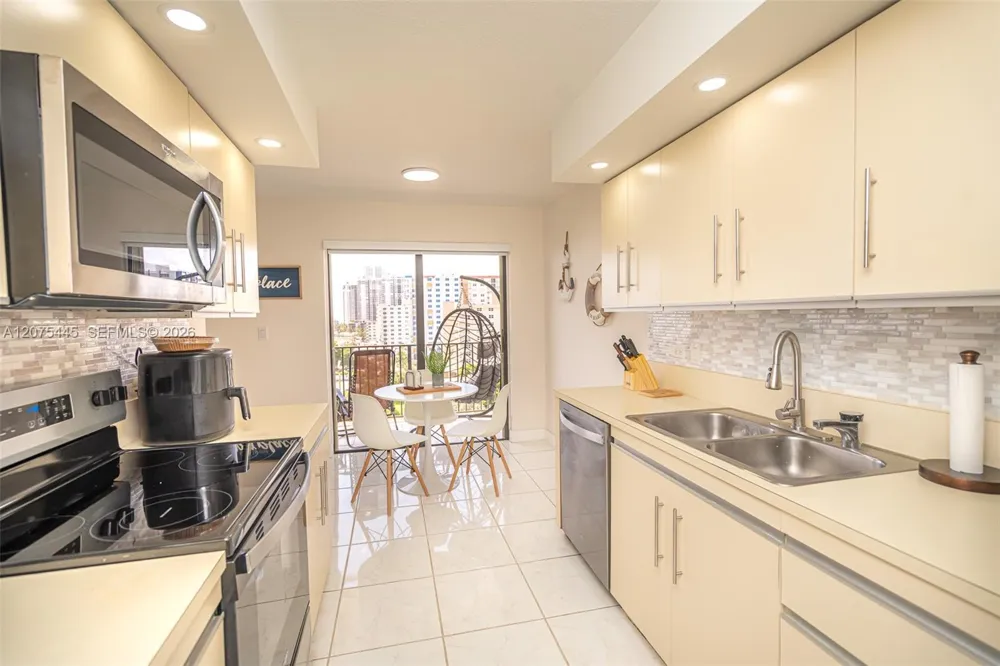 1201 S Ocean Dr #904S Hollywood, FL 33019