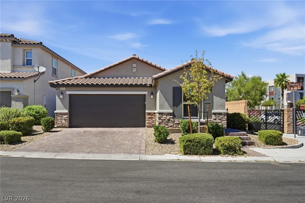 8370 Vinamala Avenue Las Vegas, NV 89149