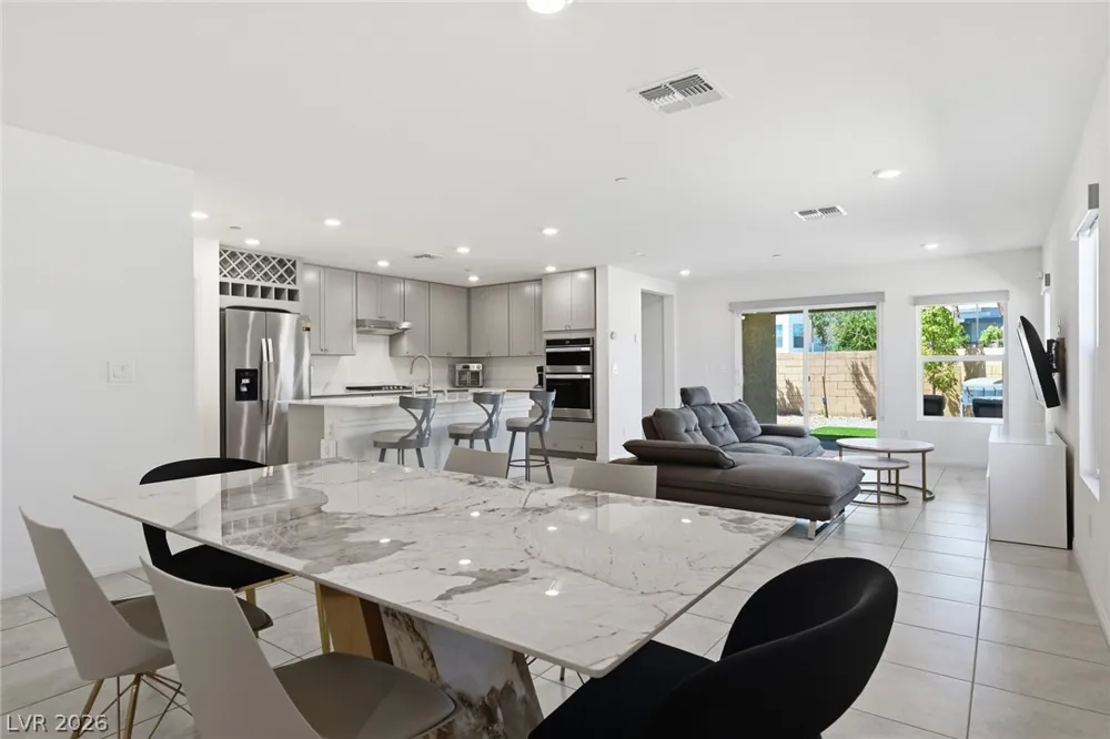 8370 Vinamala Avenue Las Vegas, NV 89149