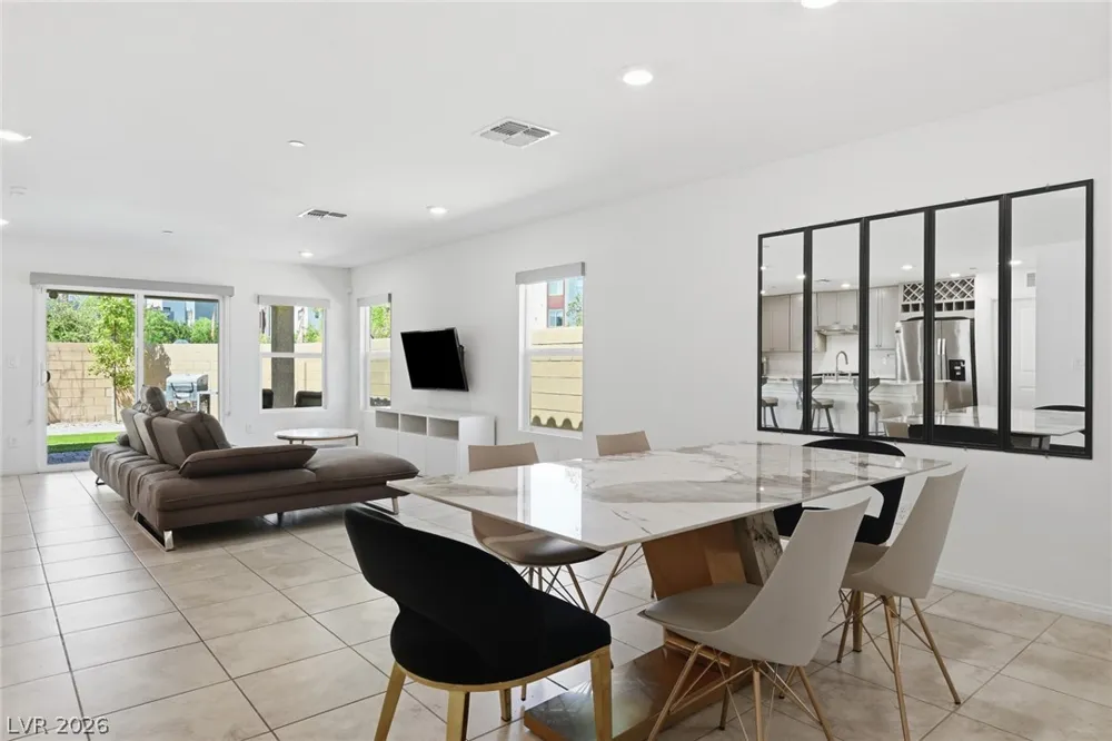 8370 Vinamala Avenue Las Vegas, NV 89149