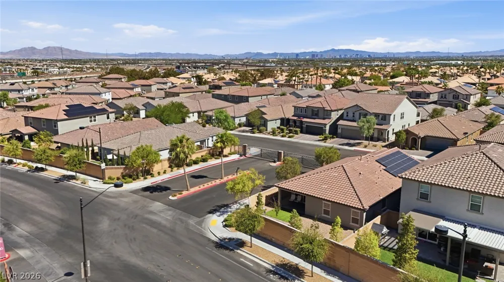 8370 Vinamala Avenue Las Vegas, NV 89149