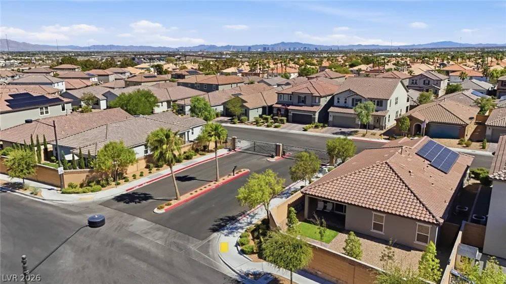 8370 Vinamala Avenue Las Vegas, NV 89149