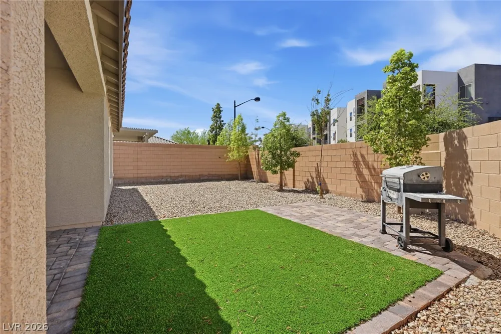 8370 Vinamala Avenue Las Vegas, NV 89149