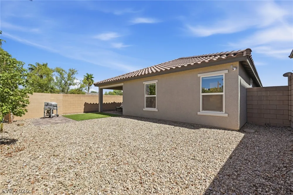 8370 Vinamala Avenue Las Vegas, NV 89149