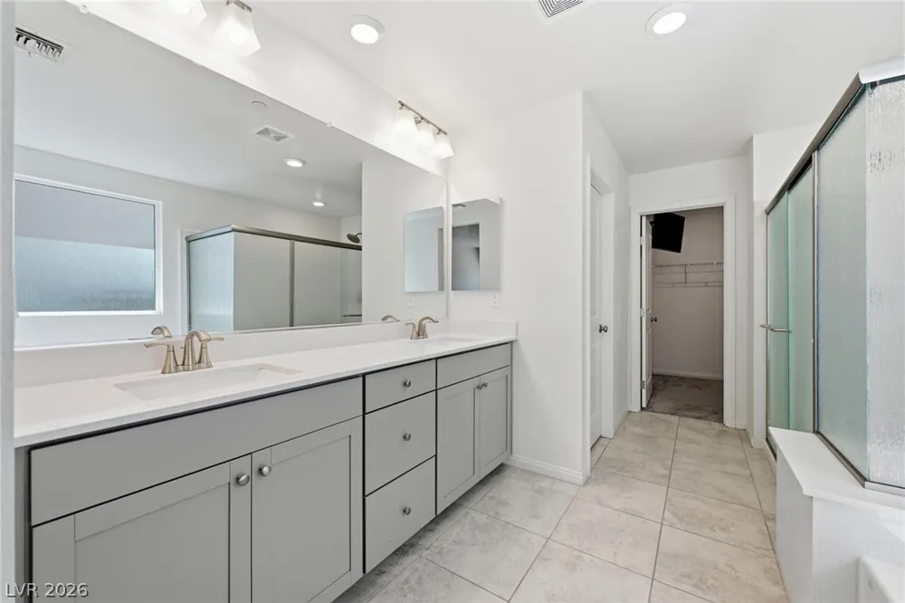 8370 Vinamala Avenue Las Vegas, NV 89149