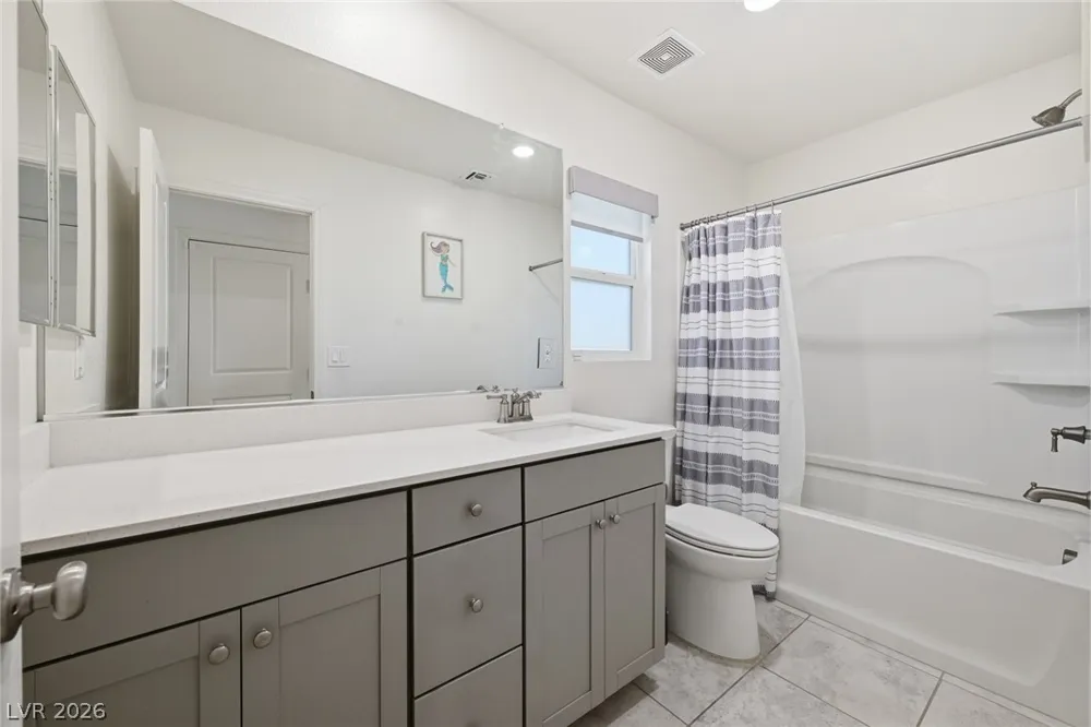 8370 Vinamala Avenue Las Vegas, NV 89149