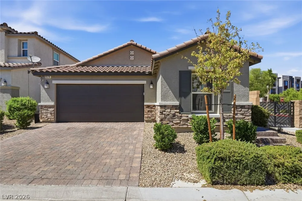 8370 Vinamala Avenue Las Vegas, NV 89149