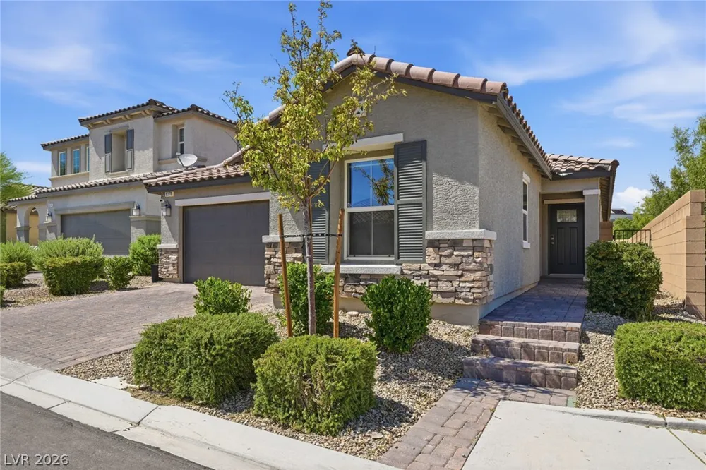 8370 Vinamala Avenue Las Vegas, NV 89149