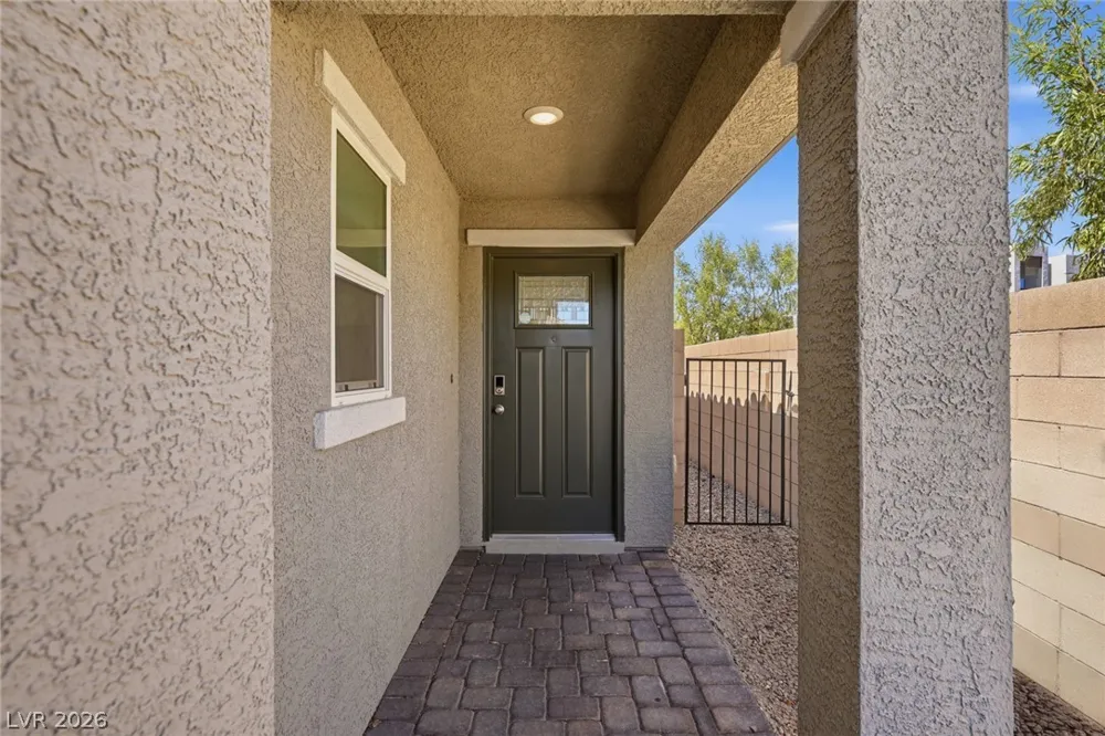 8370 Vinamala Avenue Las Vegas, NV 89149