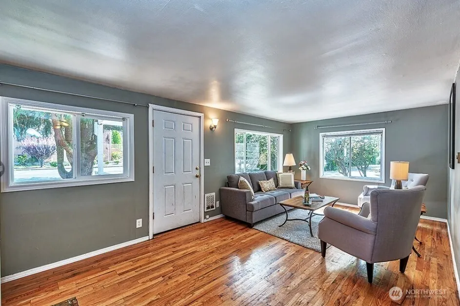 22910 Edmonds Way Edmonds, WA 98020