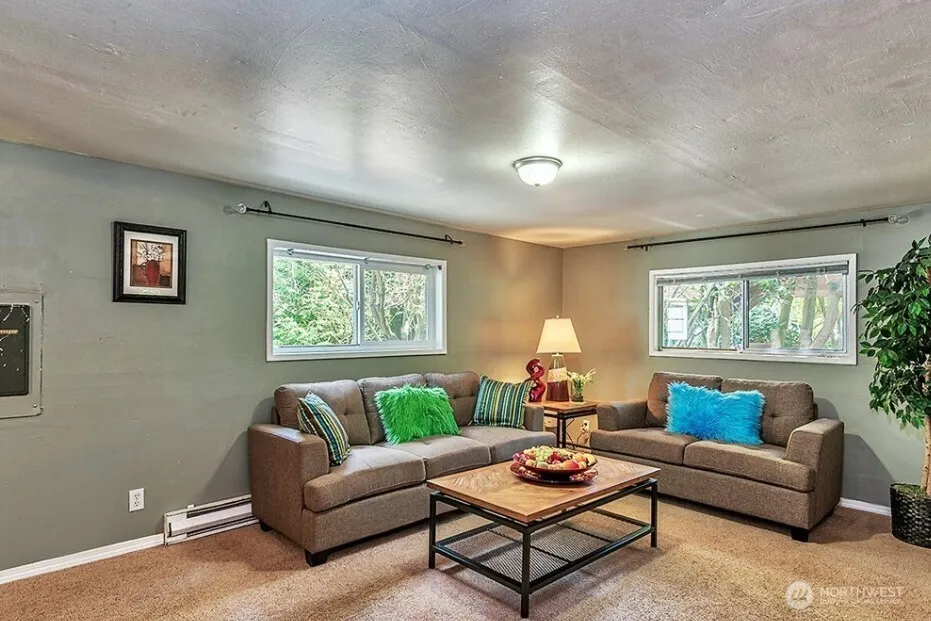 22910 Edmonds Way Edmonds, WA 98020