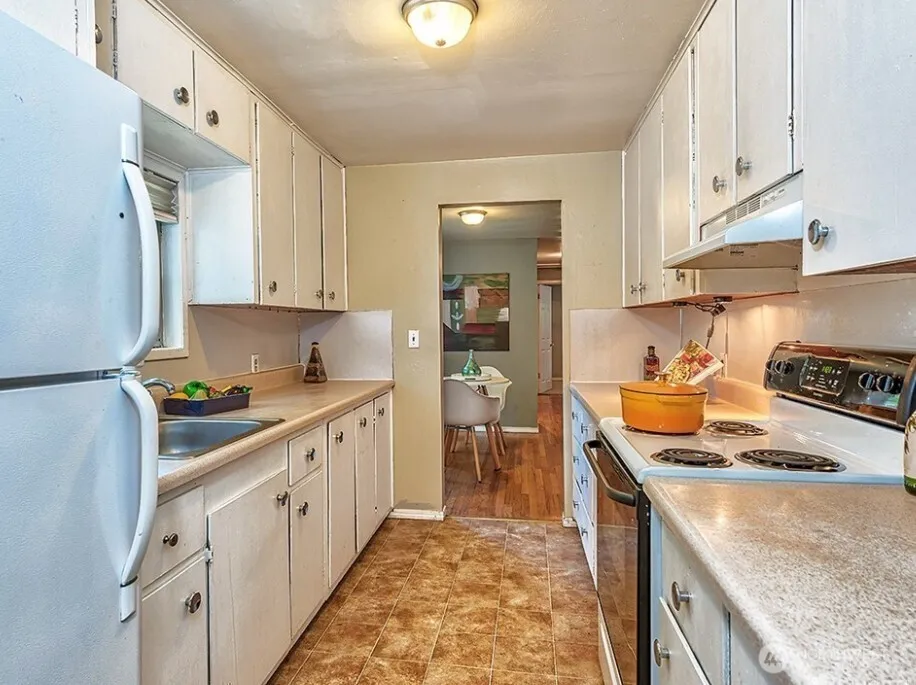 22910 Edmonds Way Edmonds, WA 98020
