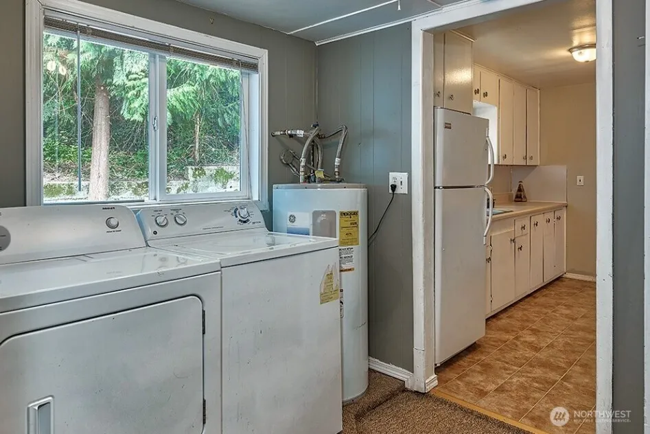 22910 Edmonds Way Edmonds, WA 98020
