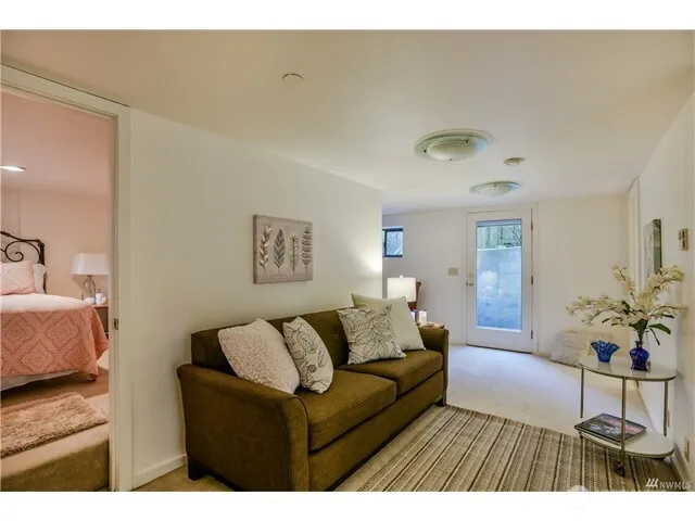 4022 59th Avenue SW #C Seattle, WA 98116