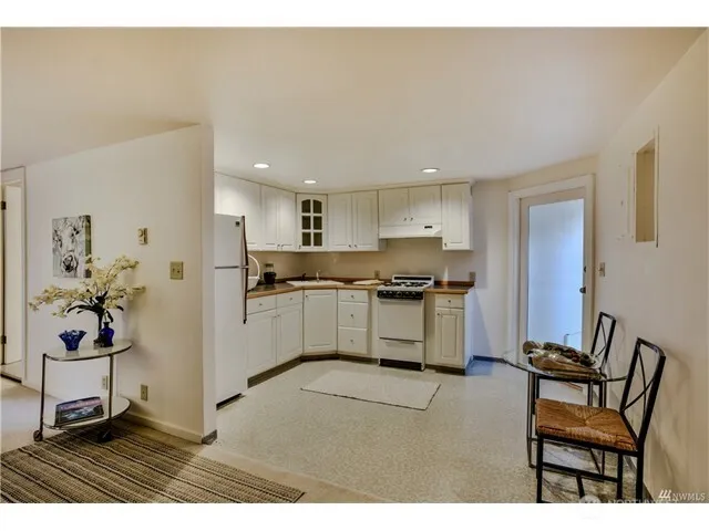 4022 59th Avenue SW #C Seattle, WA 98116
