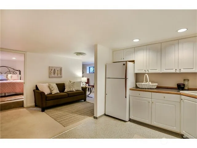 4022 59th Avenue SW #C Seattle, WA 98116