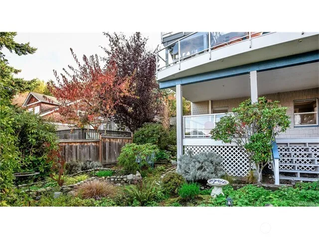 4022 59th Avenue SW #C Seattle, WA 98116