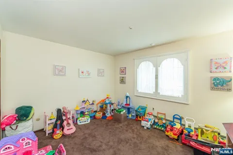 35 Van Winkle Court