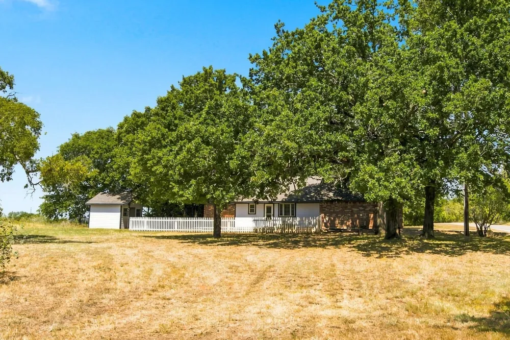 31003 Doe Run Court Whitney, TX 76692